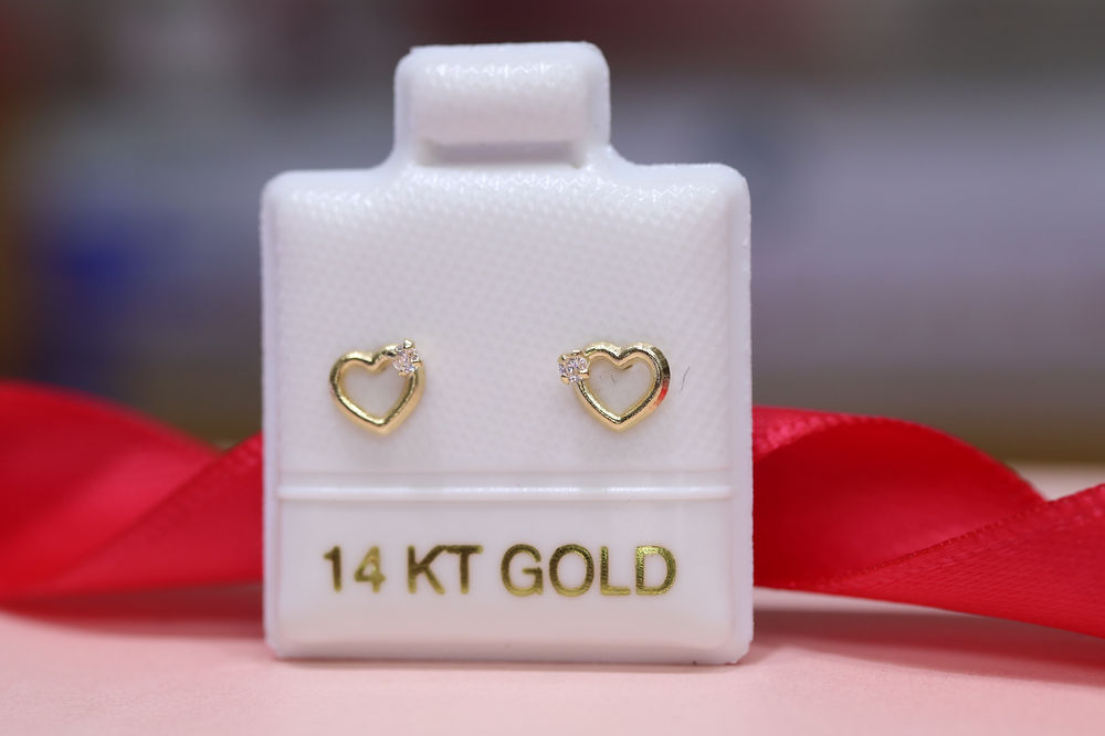 Broquel Oro 14k Corazon Resaque con Zirconia