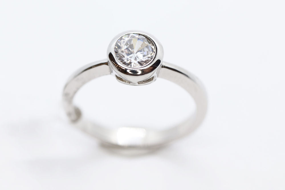 Anillo Plata .925 con Baño de Rodio y Zirconia AAA