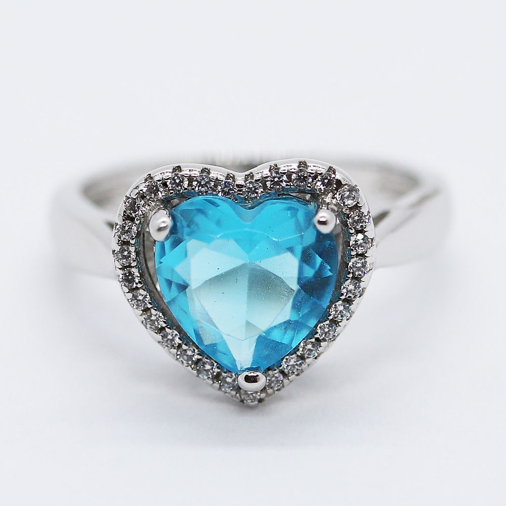 Anillo Corazón Plata .925 con baño de Rodio y Zirconias