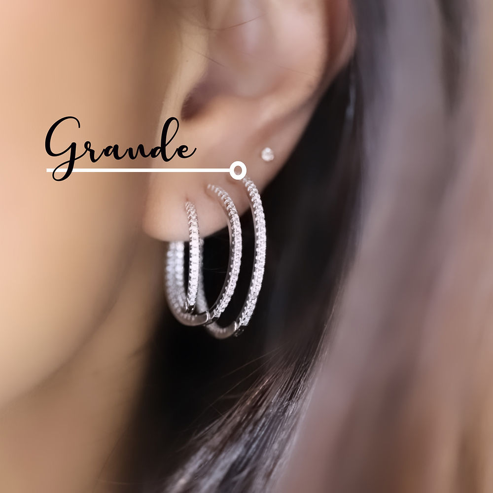 Arracada delgada 3cms con zirconias Plata 925 baño Rodio