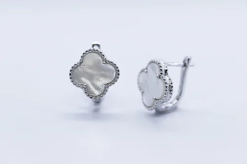Aretes Flor Plata .925 Madre Perla y baño de Rodio