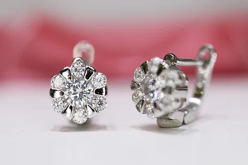 Huggies Flor L925 con Baño de Rodio y Zirconias