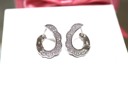 Huggies L925 con Baño de Rodio y Zirconias