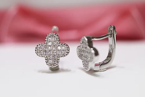 Huggies Flor L925 con Baño de Rodio y Zirconias