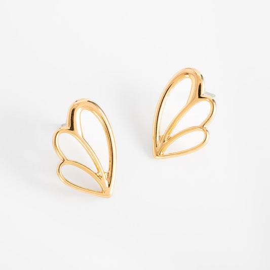 Aretes de poste con diseño de alas caladas