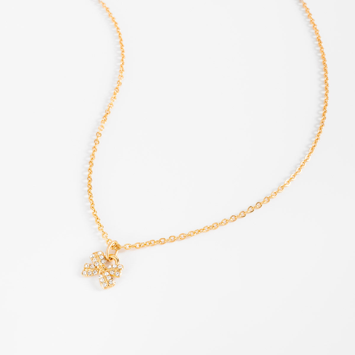 Collar con dije de moño y cristales