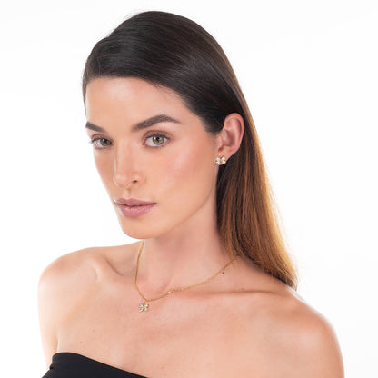 Collar con dije de moño y cristales