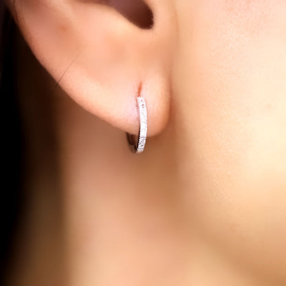 Arracada Mini 1.1cm con Zirconias Plata 925 baño Rodio