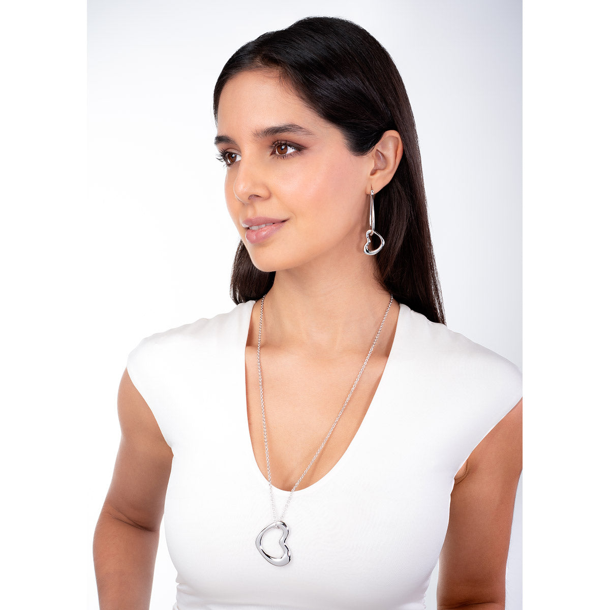 Collar en baño de rodio con dije de corazón pulido