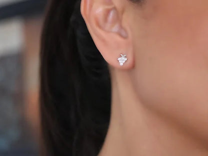 Aretes Triangulo Plata .925 con Baño de Rodio y Zirconias