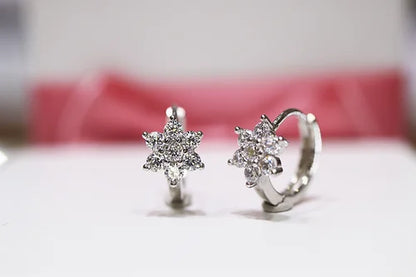 Huggies Flor L925 con Baño de Rodio y Zirconias